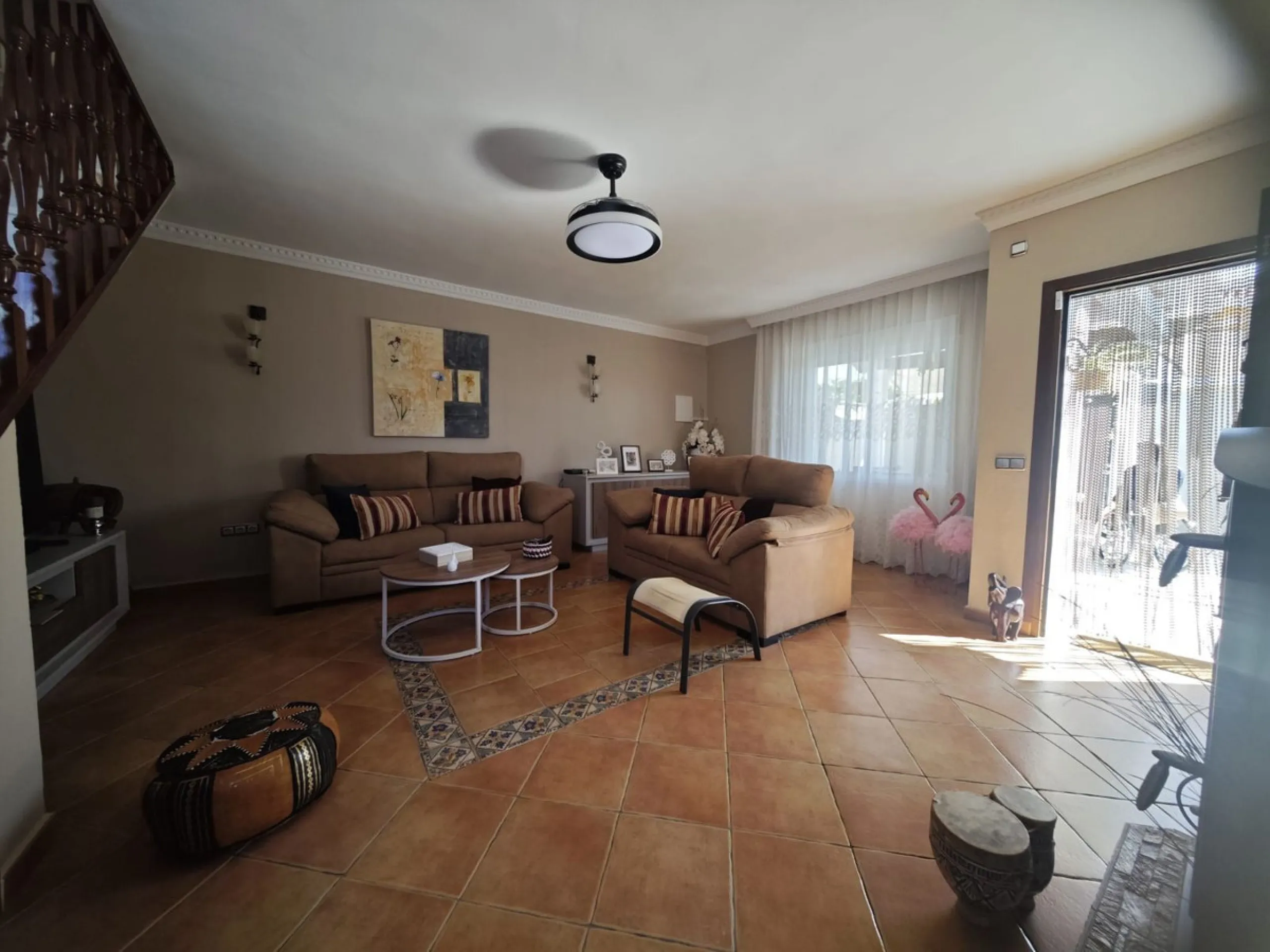 **Renovated Semi-Detached House for Sale - Ideal for Families**