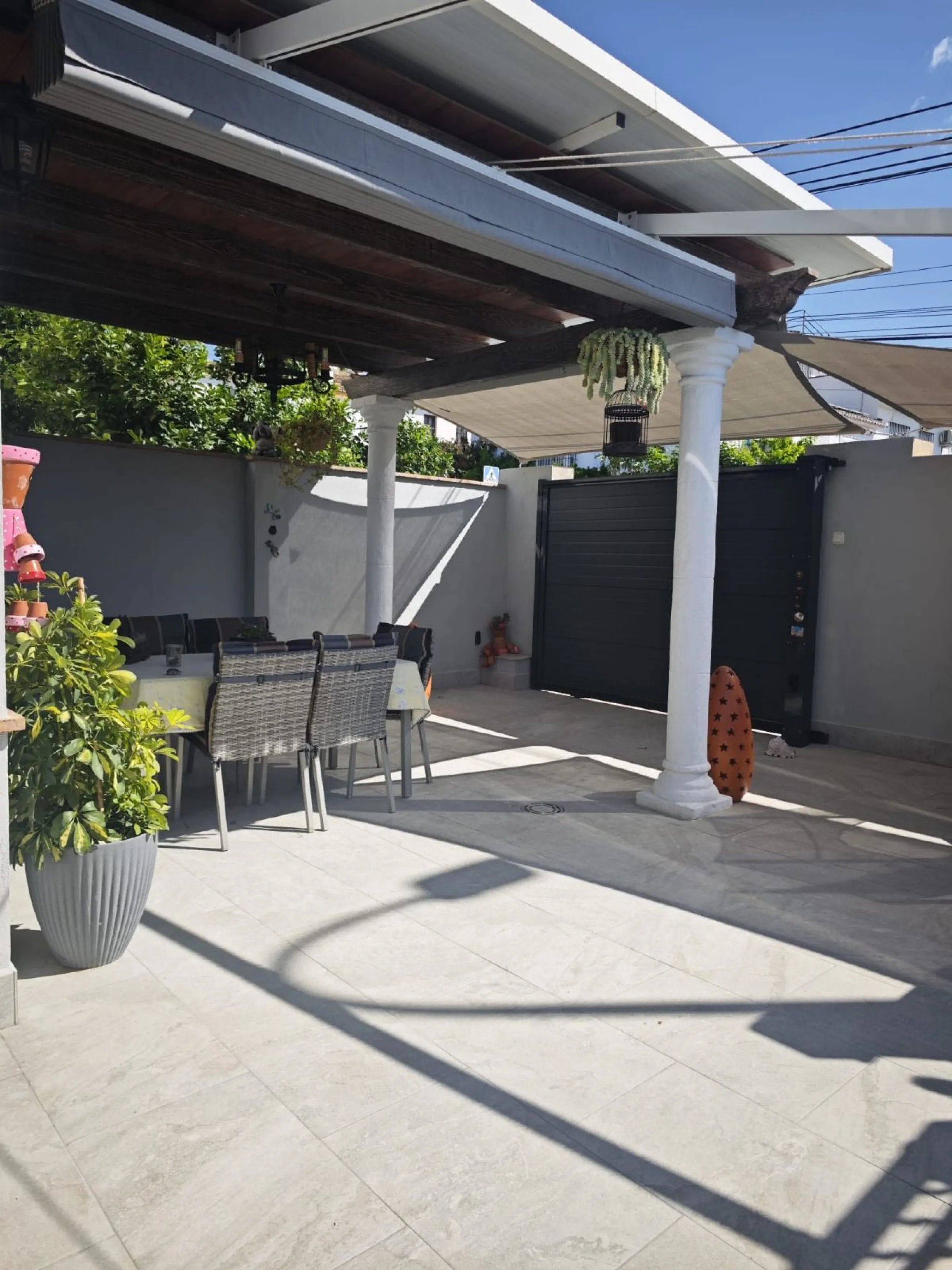 **Renovated Semi-Detached House for Sale - Ideal for Families**