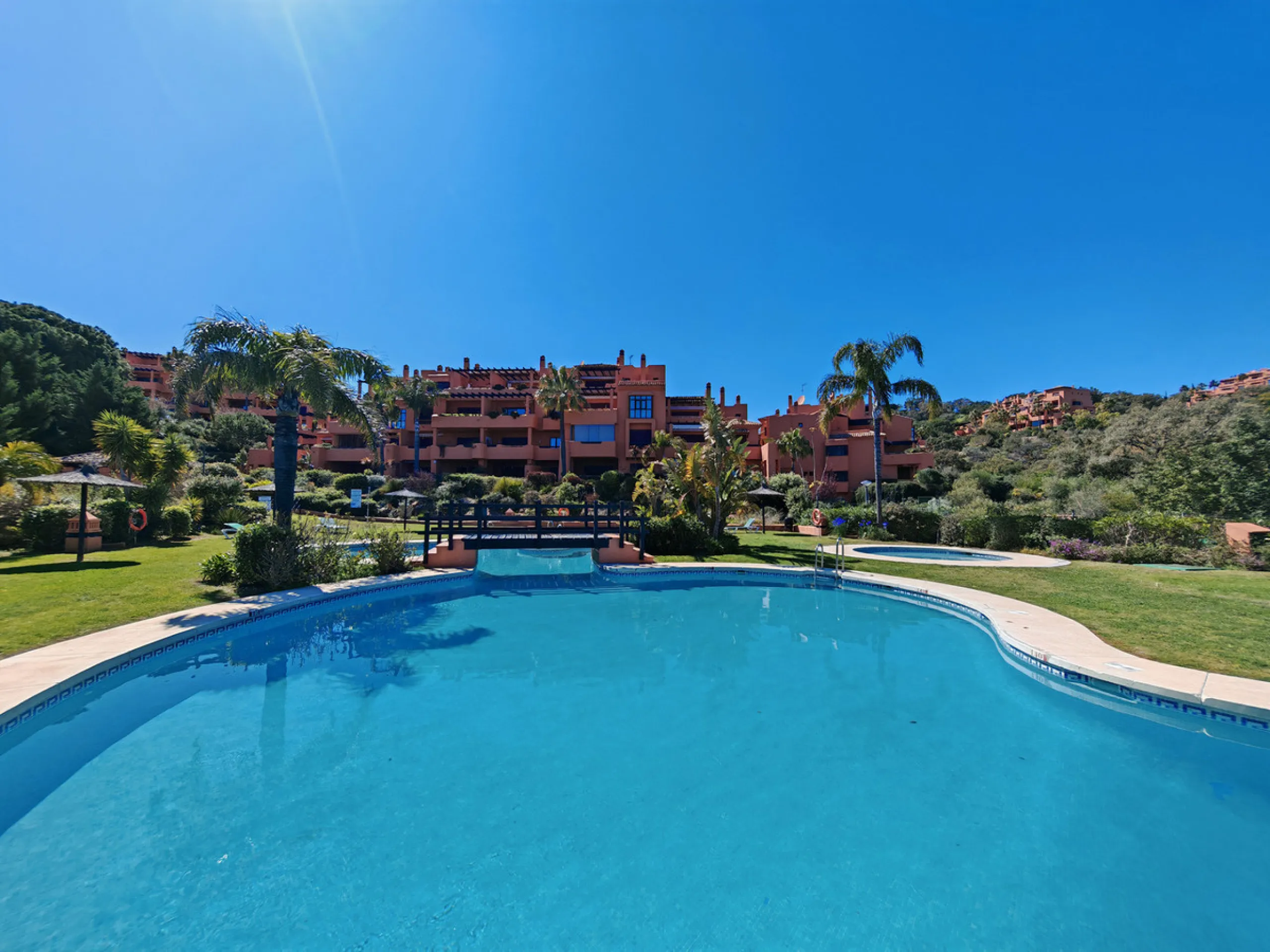 Apartment - Duplex в продаже в Marbella, Málaga. В доме 3 спален и 3 ванных комнат. Площадь дома 270 м²