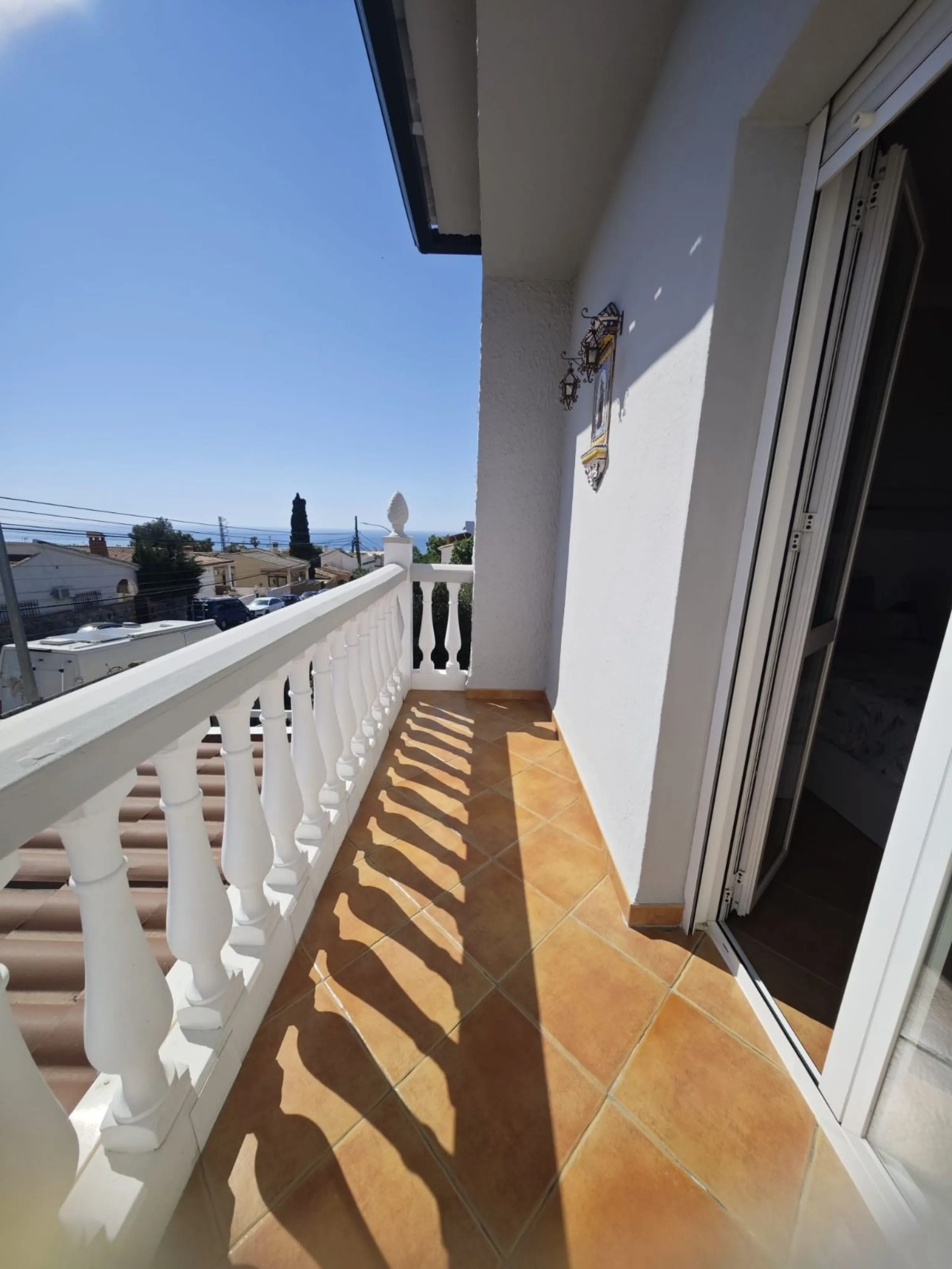 **Renovated Semi-Detached House for Sale - Ideal for Families**