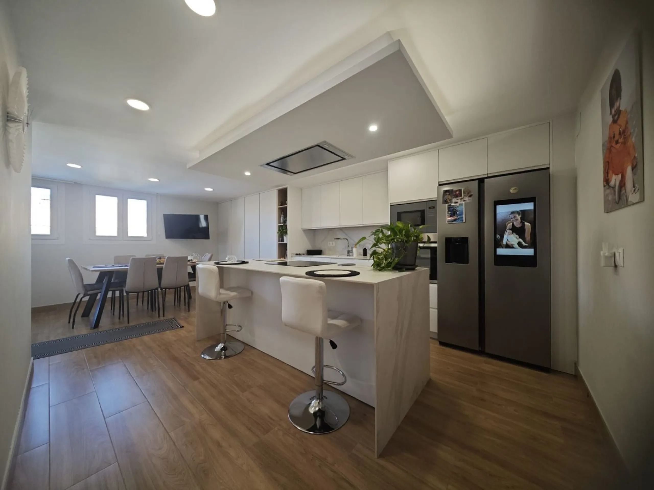 **Renovated Semi-Detached House for Sale - Ideal for Families**