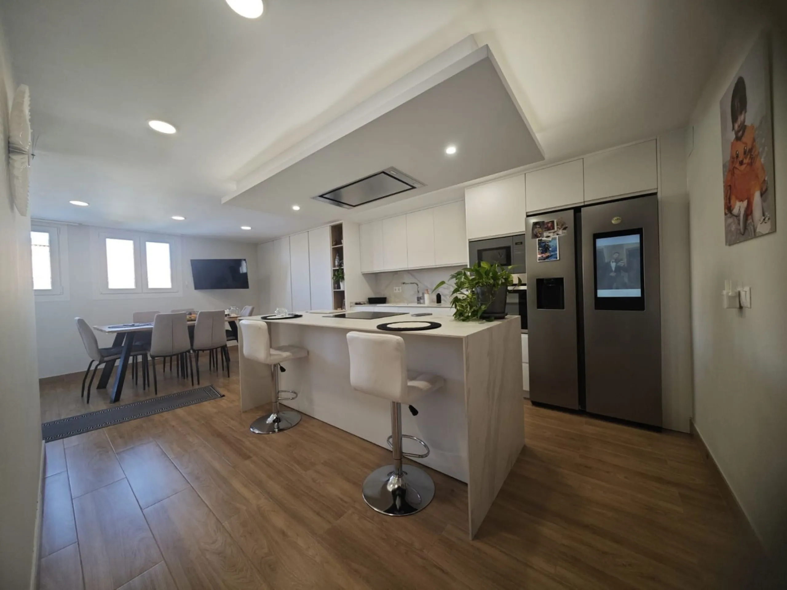 **Renovated Semi-Detached House for Sale - Ideal for Families**