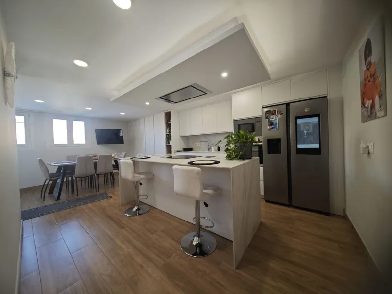 **Renovated Semi-Detached House for Sale - Ideal for Families**