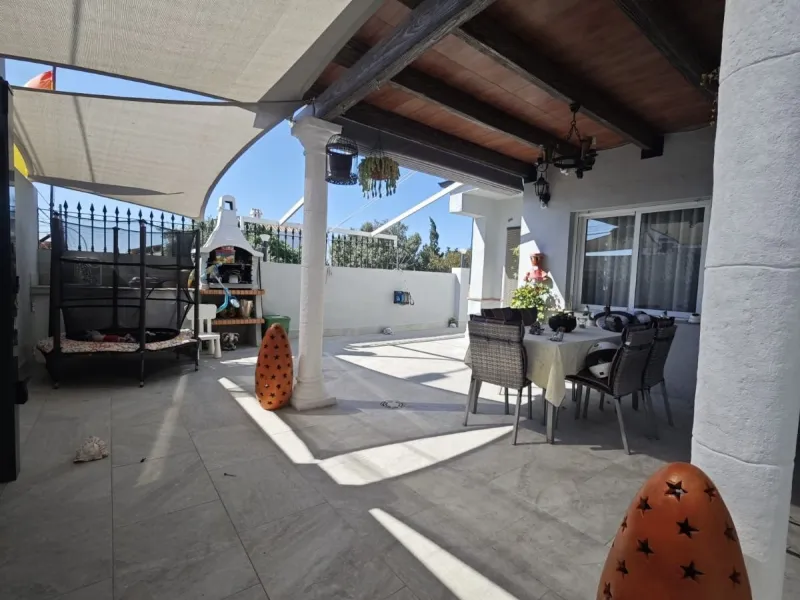 **Renovated Semi-Detached House for Sale - Ideal for Families**