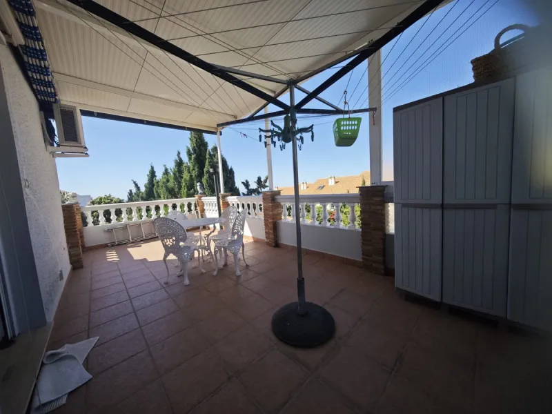 **Renovated Semi-Detached House for Sale - Ideal for Families**