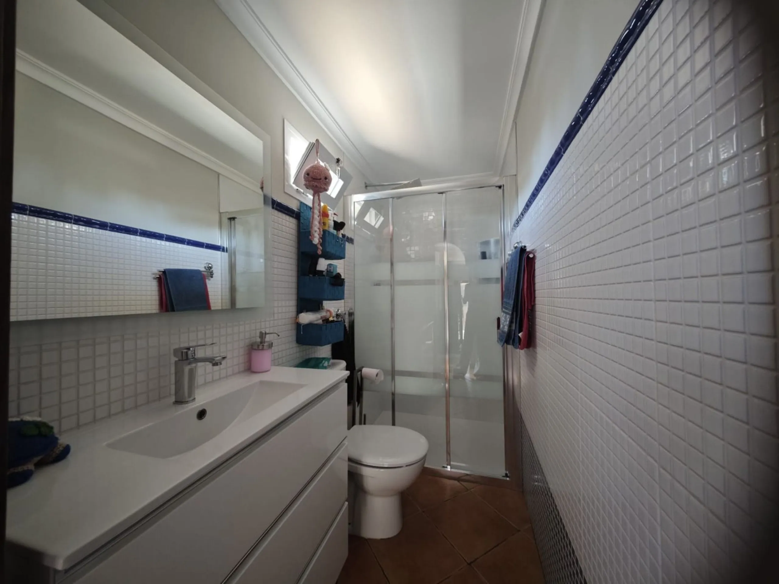 **Renovated Semi-Detached House for Sale - Ideal for Families**