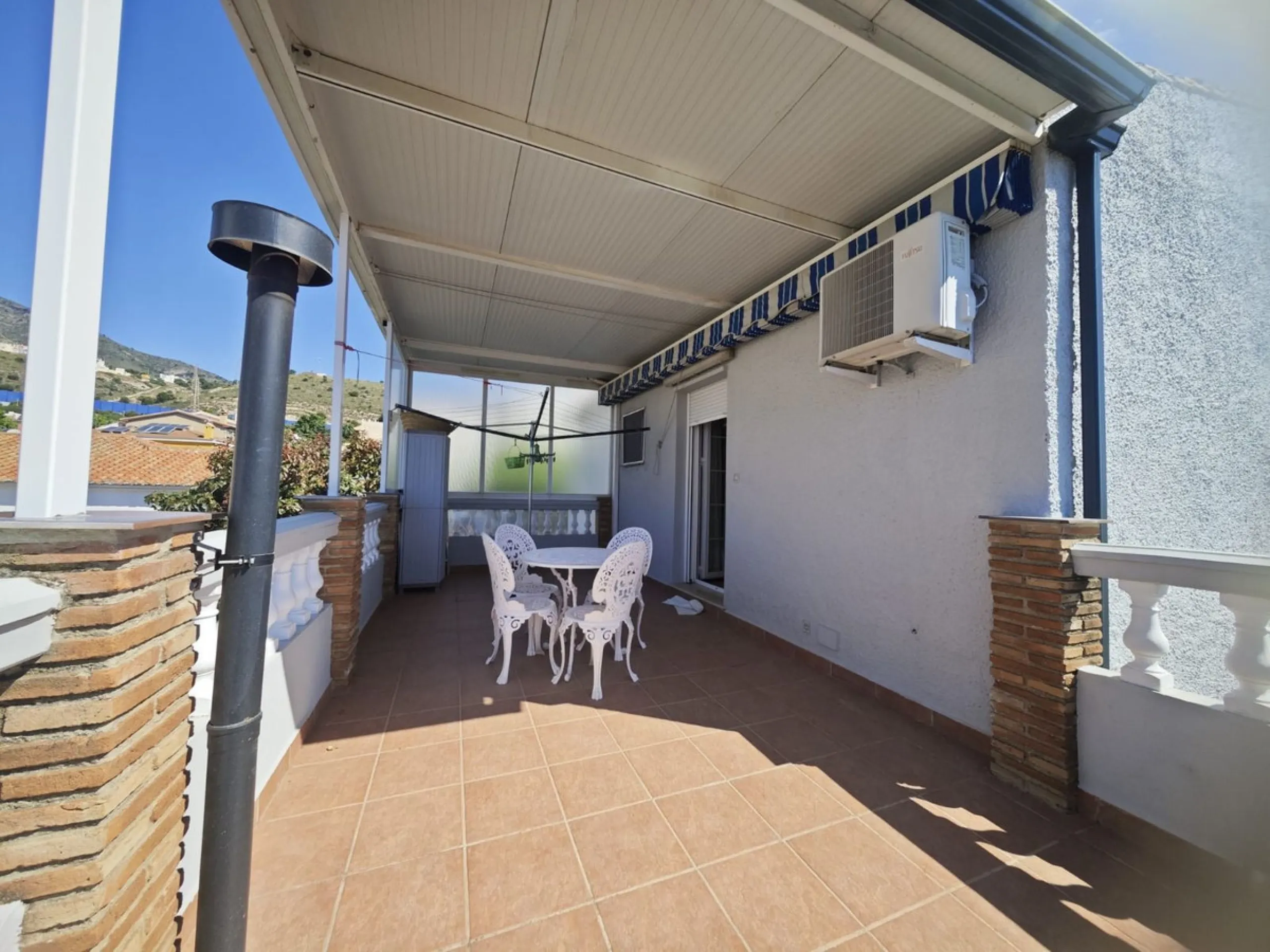**Renovated Semi-Detached House for Sale - Ideal for Families**