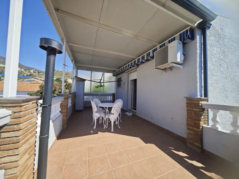 **Renovated Semi-Detached House for Sale - Ideal for Families**