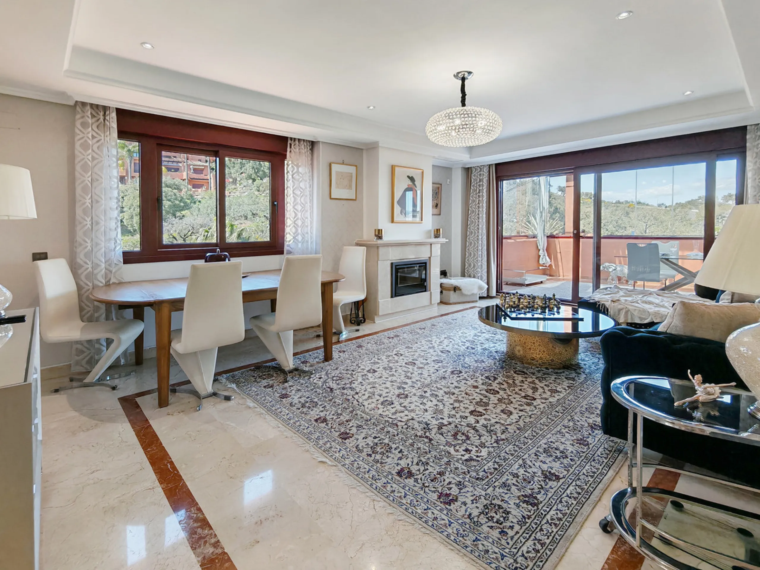 Apartment - Duplex в продаже в Marbella, Málaga. В доме 3 спален и 3 ванных комнат. Площадь дома 270 м²