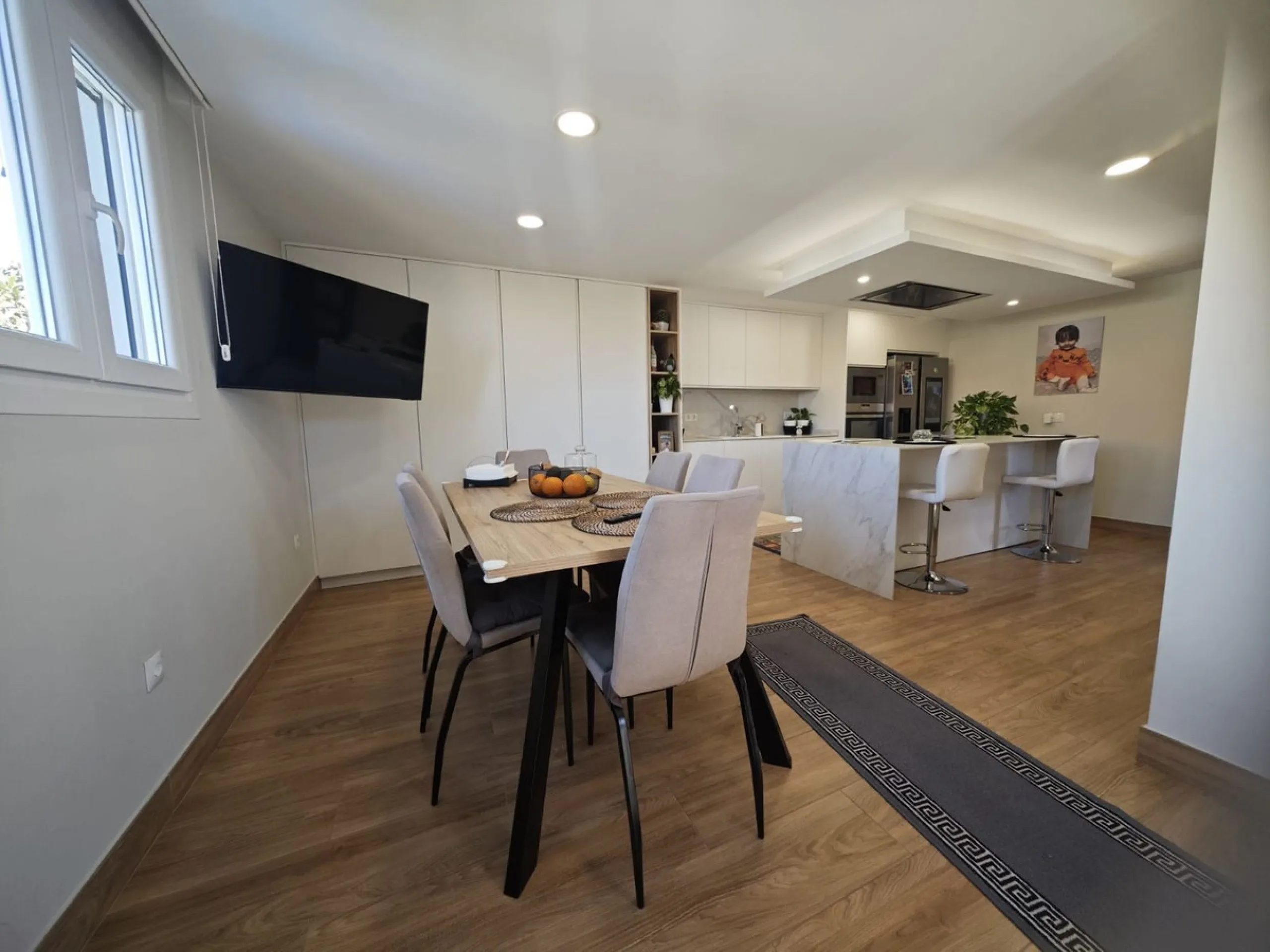 **Renovated Semi-Detached House for Sale - Ideal for Families**