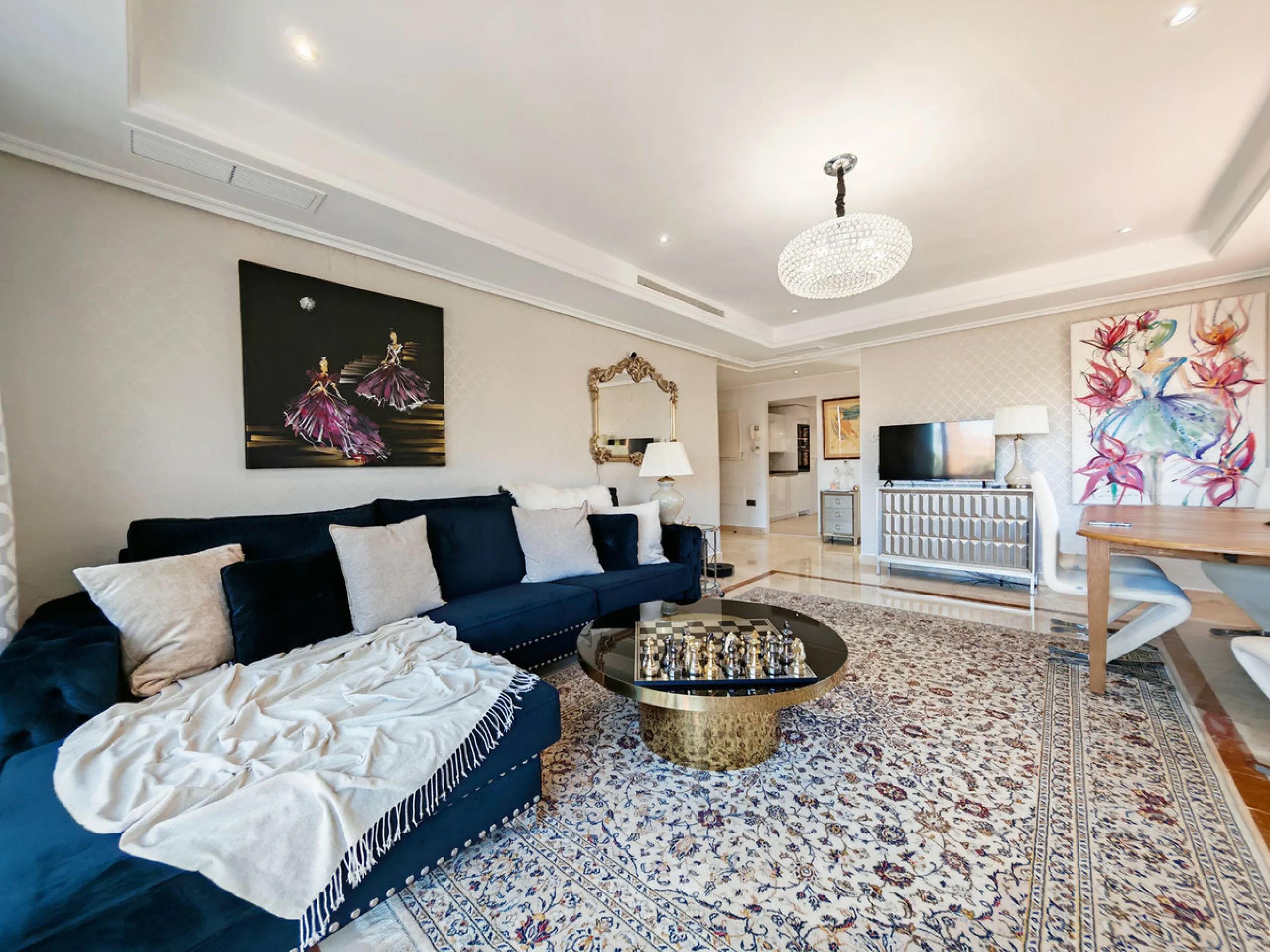 Apartment - Duplex в продаже в Marbella, Málaga. В доме 3 спален и 3 ванных комнат. Площадь дома 270 м²