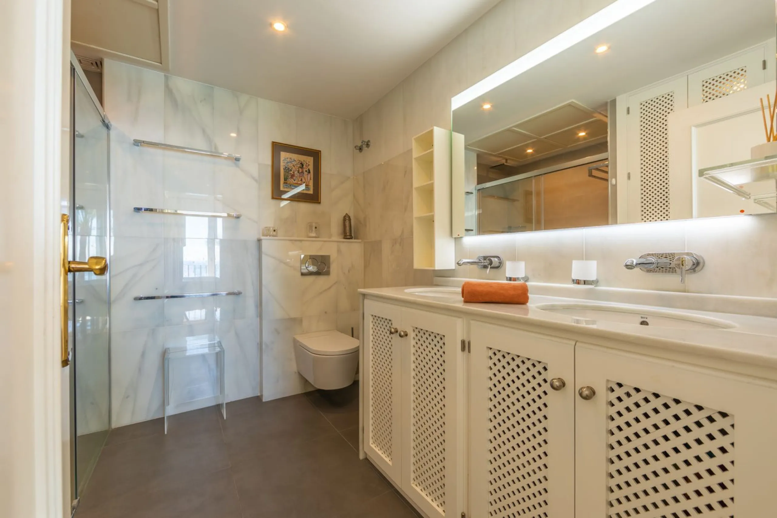 Stunning mid-floor apartment in the first line of the beach, with spectacular views of the sea, the beach, Gibraltar, and Africa, located in the exclusive Bay of Casares next to a protected historic area with an ancient Arab tower, within the prestigious 