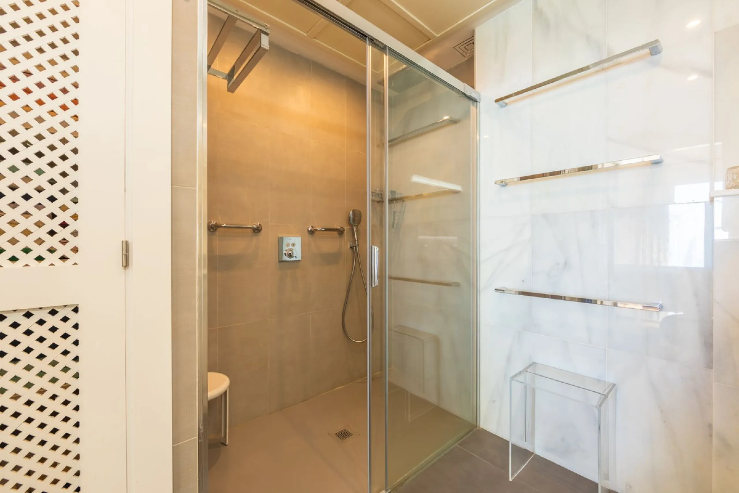 Stunning mid-floor apartment in the first line of the beach, with spectacular views of the sea, the beach, Gibraltar, and Africa, located in the exclusive Bay of Casares next to a protected historic area with an ancient Arab tower, within the prestigious 