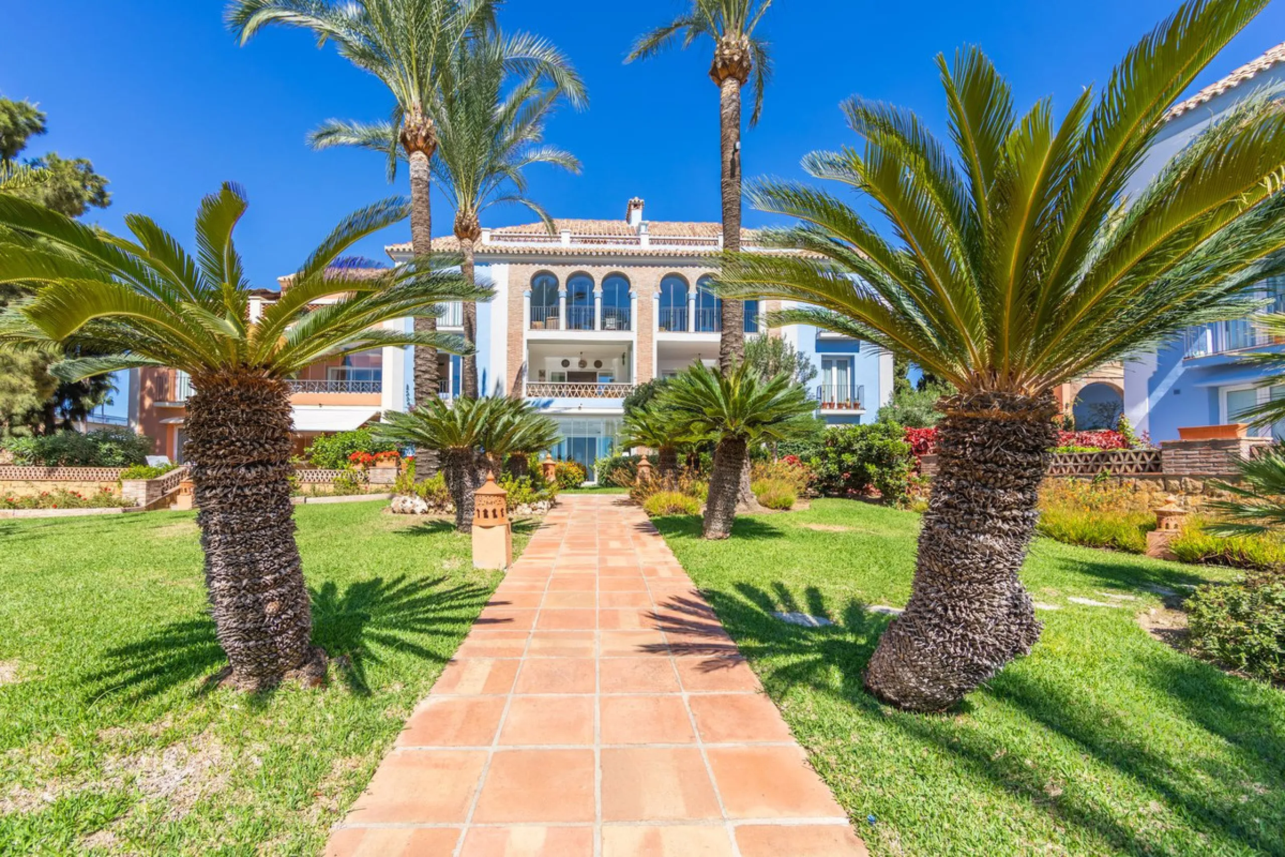 Stunning mid-floor apartment in the first line of the beach, with spectacular views of the sea, the beach, Gibraltar, and Africa, located in the exclusive Bay of Casares next to a protected historic area with an ancient Arab tower, within the prestigious 