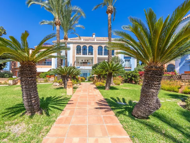 Stunning mid-floor apartment in the first line of the beach, with spectacular views of the sea, the beach, Gibraltar, and Africa, located in the exclusive Bay of Casares next to a protected historic area with an ancient Arab tower, within the prestigious 