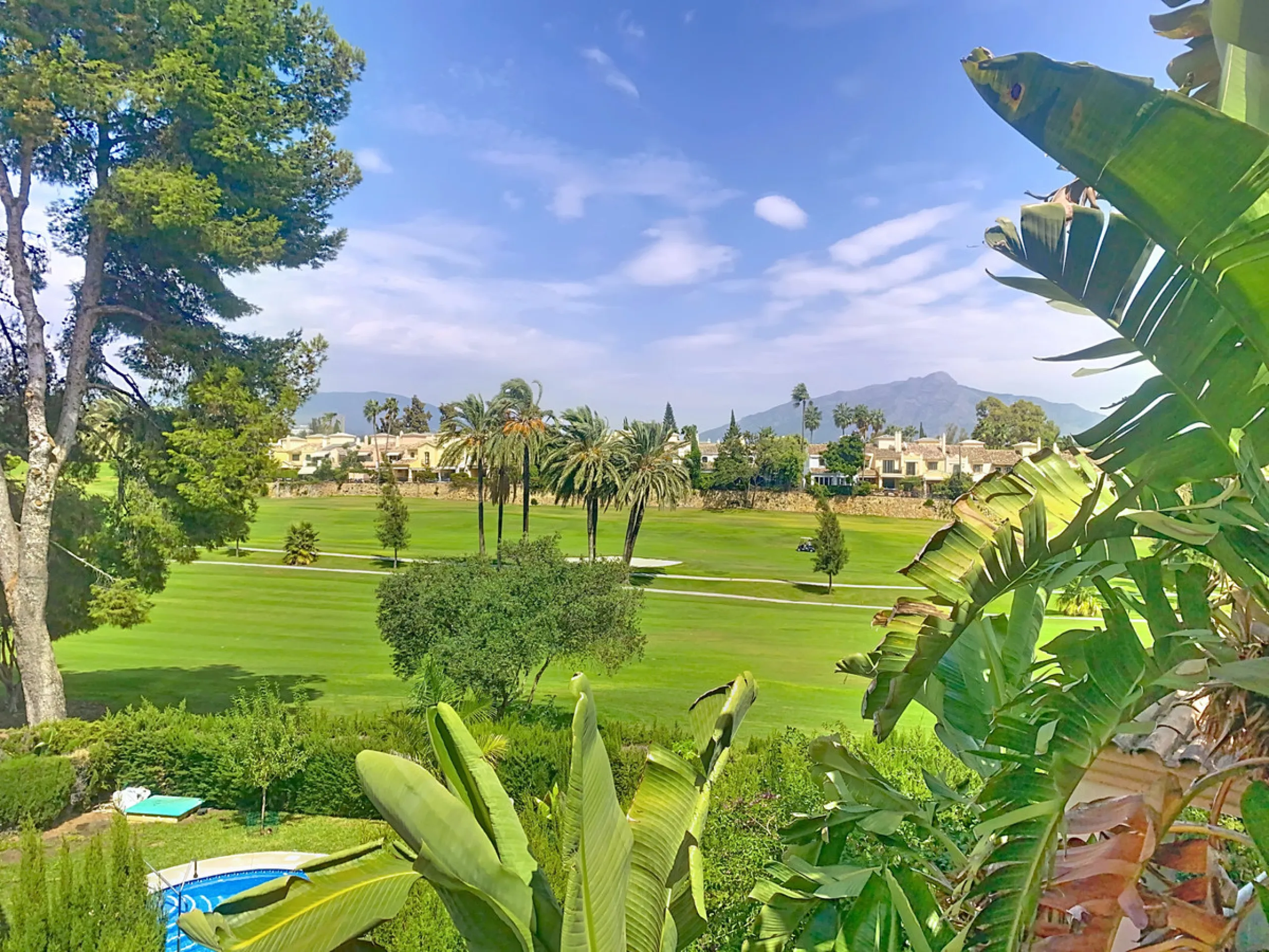 House - Semi-Detached House в продаже в Marbella, Málaga. В доме 4 спален и 4 ванных комнат. Площадь дома 254 м². Площадь участка 246 м²