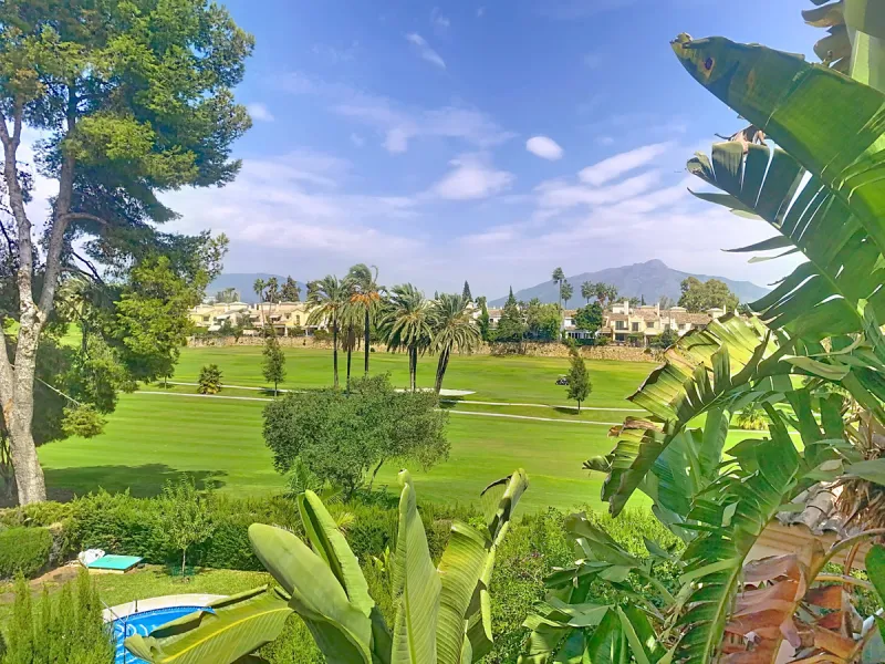 House - Semi-Detached House в продаже в Marbella, Málaga. В доме 4 спален и 4 ванных комнат. Площадь дома 254 м². Площадь участка 246 м²