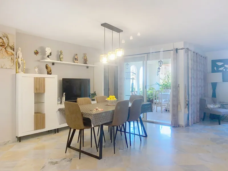 House - Semi-Detached House в продаже в Marbella, Málaga. В доме 4 спален и 4 ванных комнат. Площадь дома 254 м². Площадь участка 246 м²