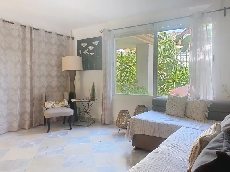 House - Semi-Detached House в продаже в Marbella, Málaga. В доме 4 спален и 4 ванных комнат. Площадь дома 254 м². Площадь участка 246 м²