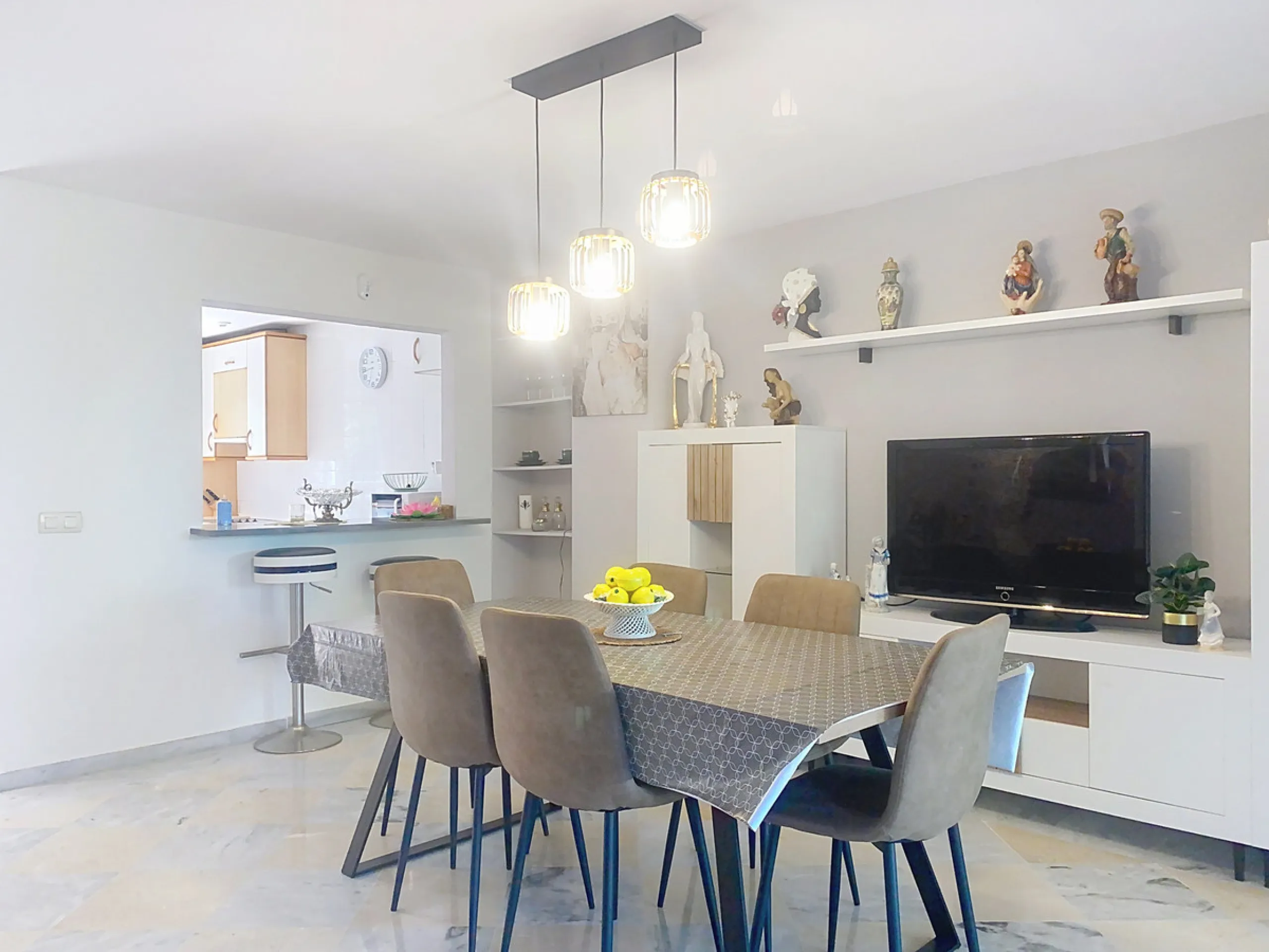 House - Semi-Detached House в продаже в Marbella, Málaga. В доме 4 спален и 4 ванных комнат. Площадь дома 254 м². Площадь участка 246 м²