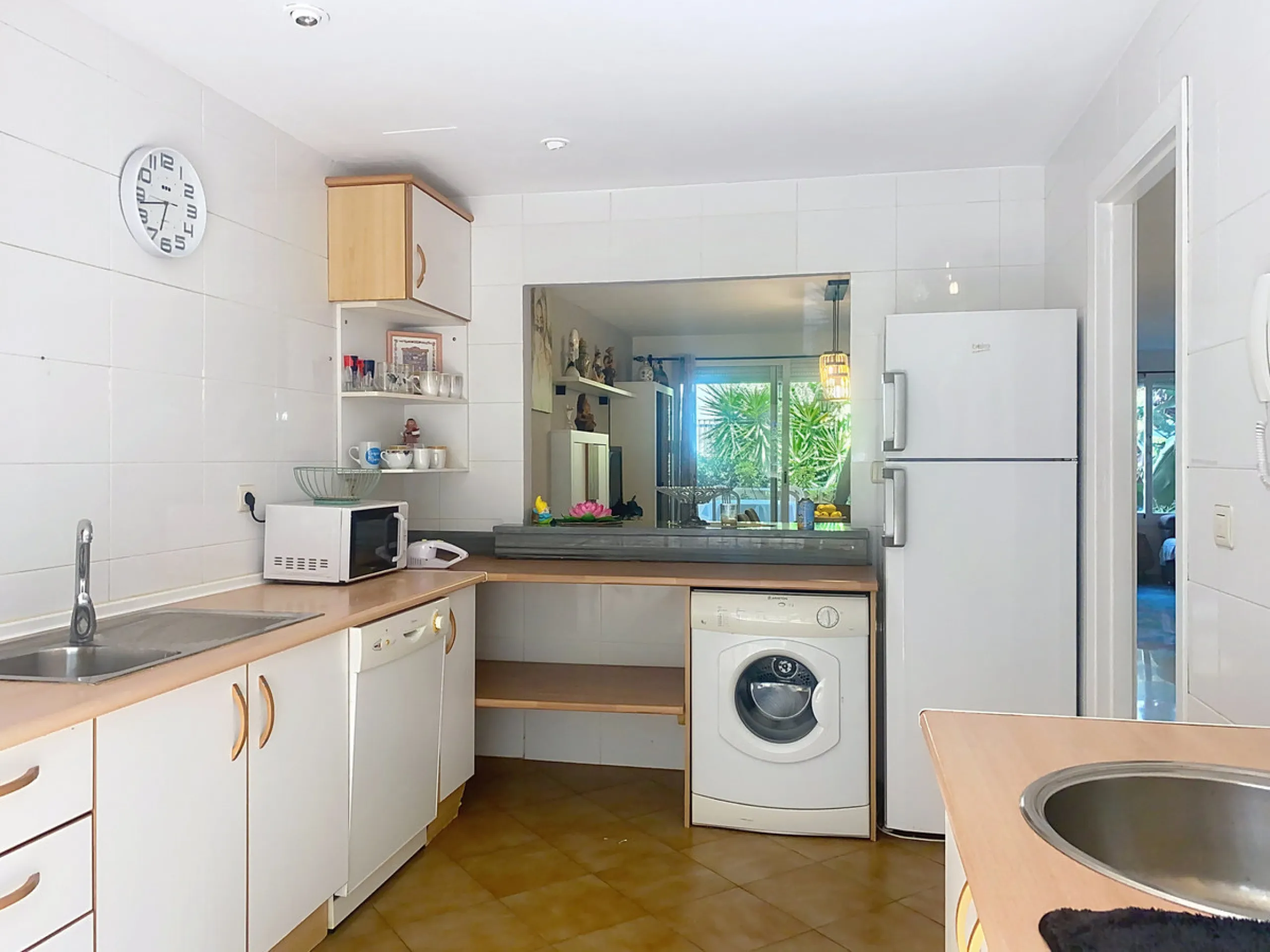 House - Semi-Detached House в продаже в Marbella, Málaga. В доме 4 спален и 4 ванных комнат. Площадь дома 254 м². Площадь участка 246 м²
