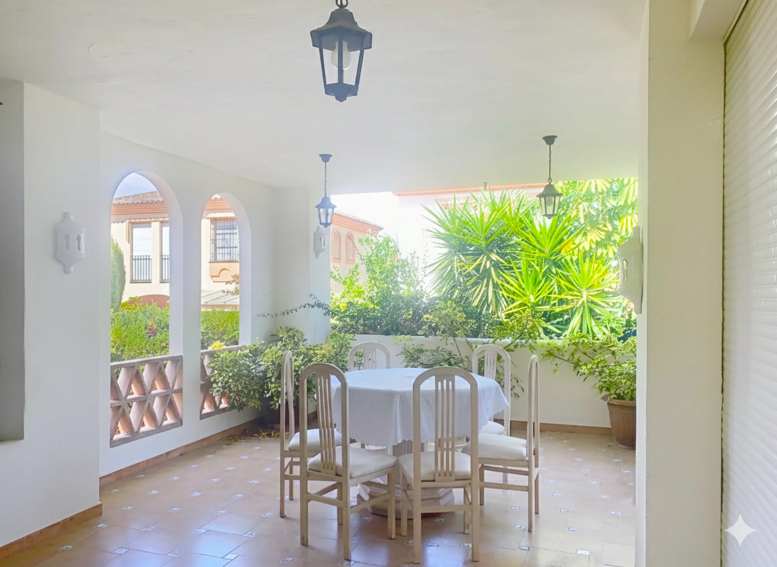 House - Semi-Detached House в продаже в Marbella, Málaga. В доме 4 спален и 4 ванных комнат. Площадь дома 254 м². Площадь участка 246 м²