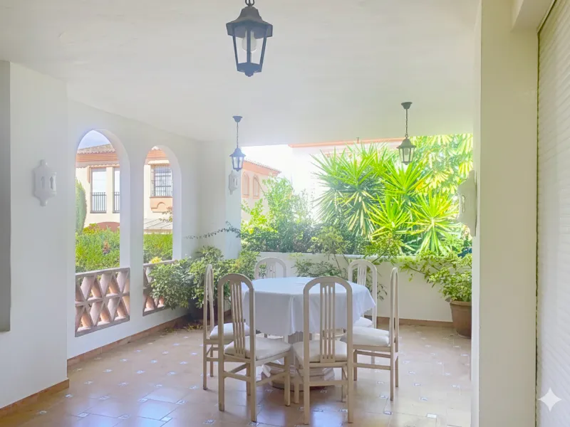 House - Semi-Detached House в продаже в Marbella, Málaga. В доме 4 спален и 4 ванных комнат. Площадь дома 254 м². Площадь участка 246 м²