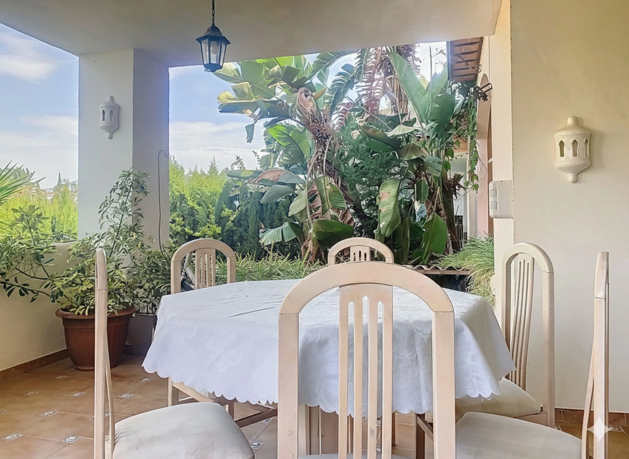 House - Semi-Detached House в продаже в Marbella, Málaga. В доме 4 спален и 4 ванных комнат. Площадь дома 254 м². Площадь участка 246 м²