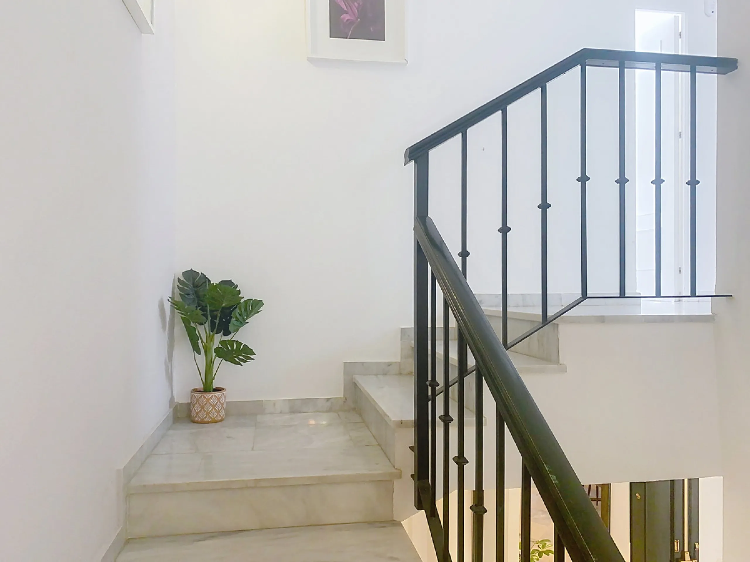 House - Semi-Detached House в продаже в Marbella, Málaga. В доме 4 спален и 4 ванных комнат. Площадь дома 254 м². Площадь участка 246 м²