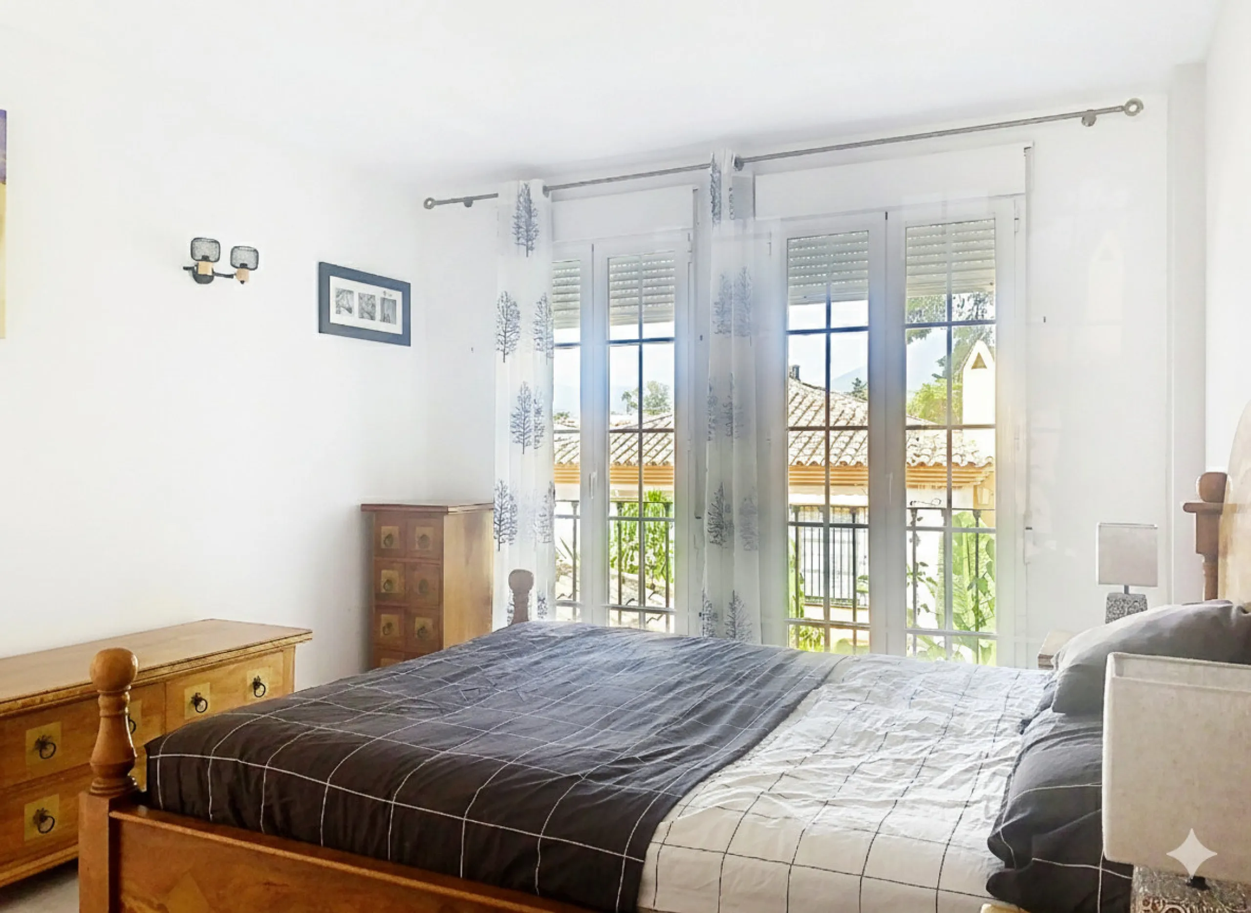 House - Semi-Detached House в продаже в Marbella, Málaga. В доме 4 спален и 4 ванных комнат. Площадь дома 254 м². Площадь участка 246 м²