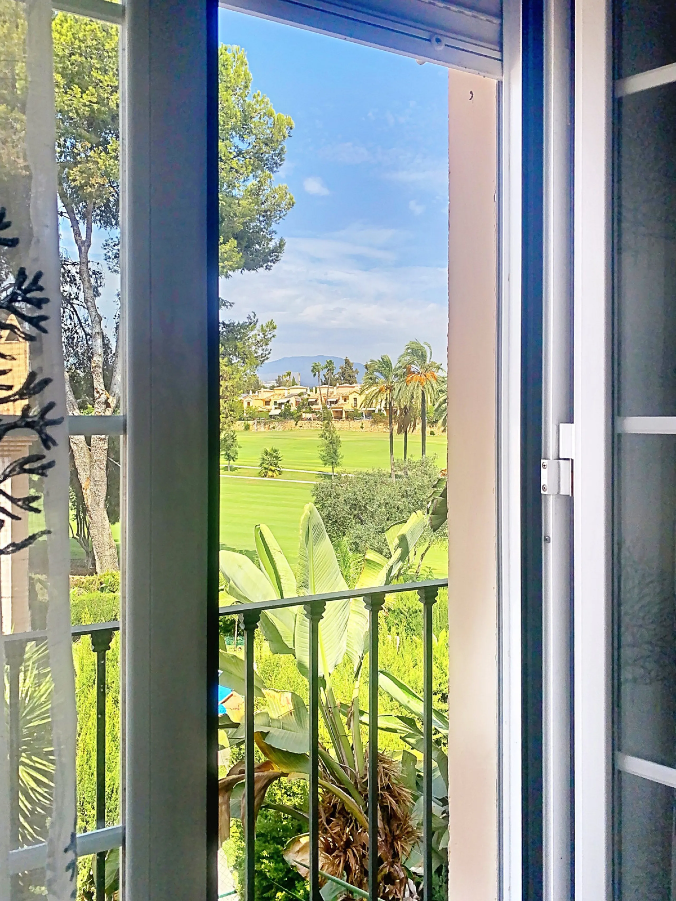 House - Semi-Detached House в продаже в Marbella, Málaga. В доме 4 спален и 4 ванных комнат. Площадь дома 254 м². Площадь участка 246 м²