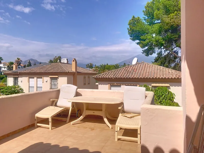House - Semi-Detached House в продаже в Marbella, Málaga. В доме 4 спален и 4 ванных комнат. Площадь дома 254 м². Площадь участка 246 м²