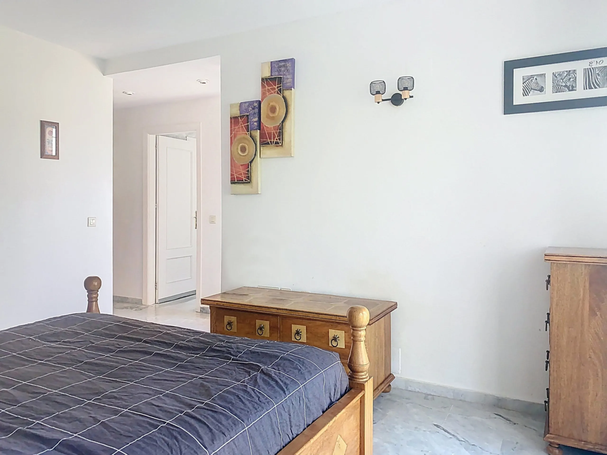 House - Semi-Detached House в продаже в Marbella, Málaga. В доме 4 спален и 4 ванных комнат. Площадь дома 254 м². Площадь участка 246 м²