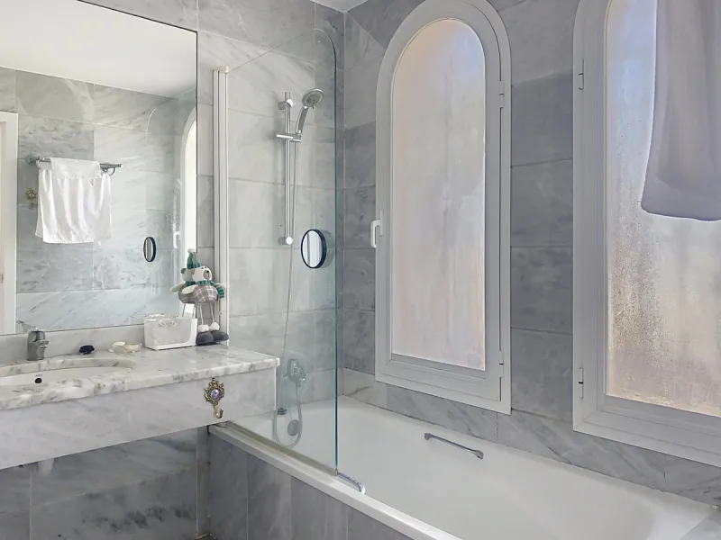 House - Semi-Detached House в продаже в Marbella, Málaga. В доме 4 спален и 4 ванных комнат. Площадь дома 254 м². Площадь участка 246 м²