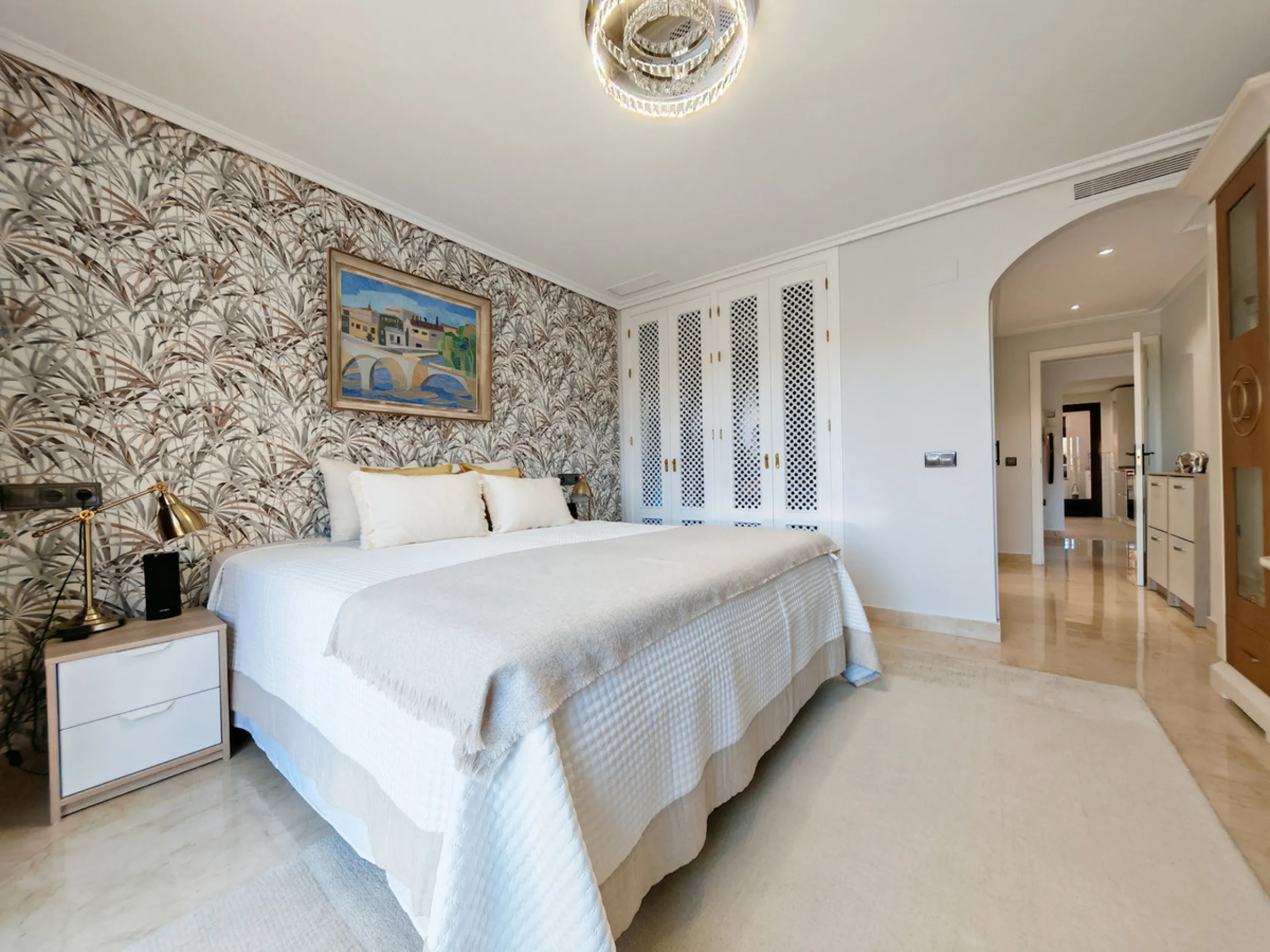 Apartment - Duplex в продаже в Marbella, Málaga. В доме 3 спален и 3 ванных комнат. Площадь дома 270 м²