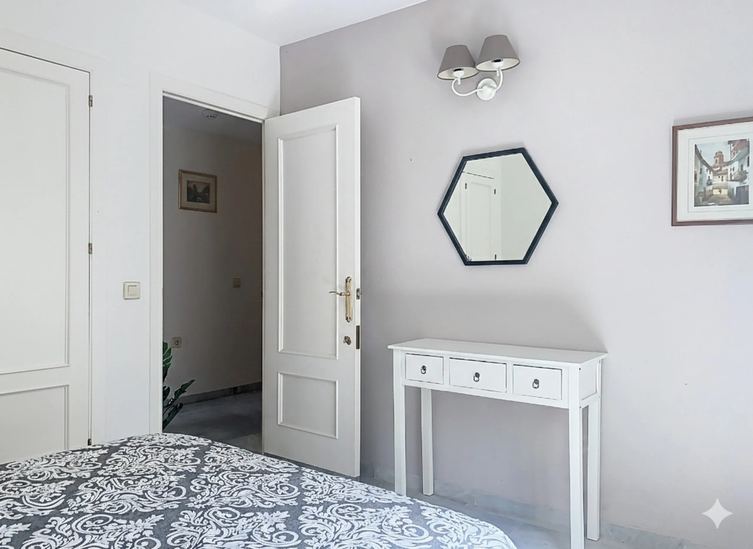 House - Semi-Detached House в продаже в Marbella, Málaga. В доме 4 спален и 4 ванных комнат. Площадь дома 254 м². Площадь участка 246 м²