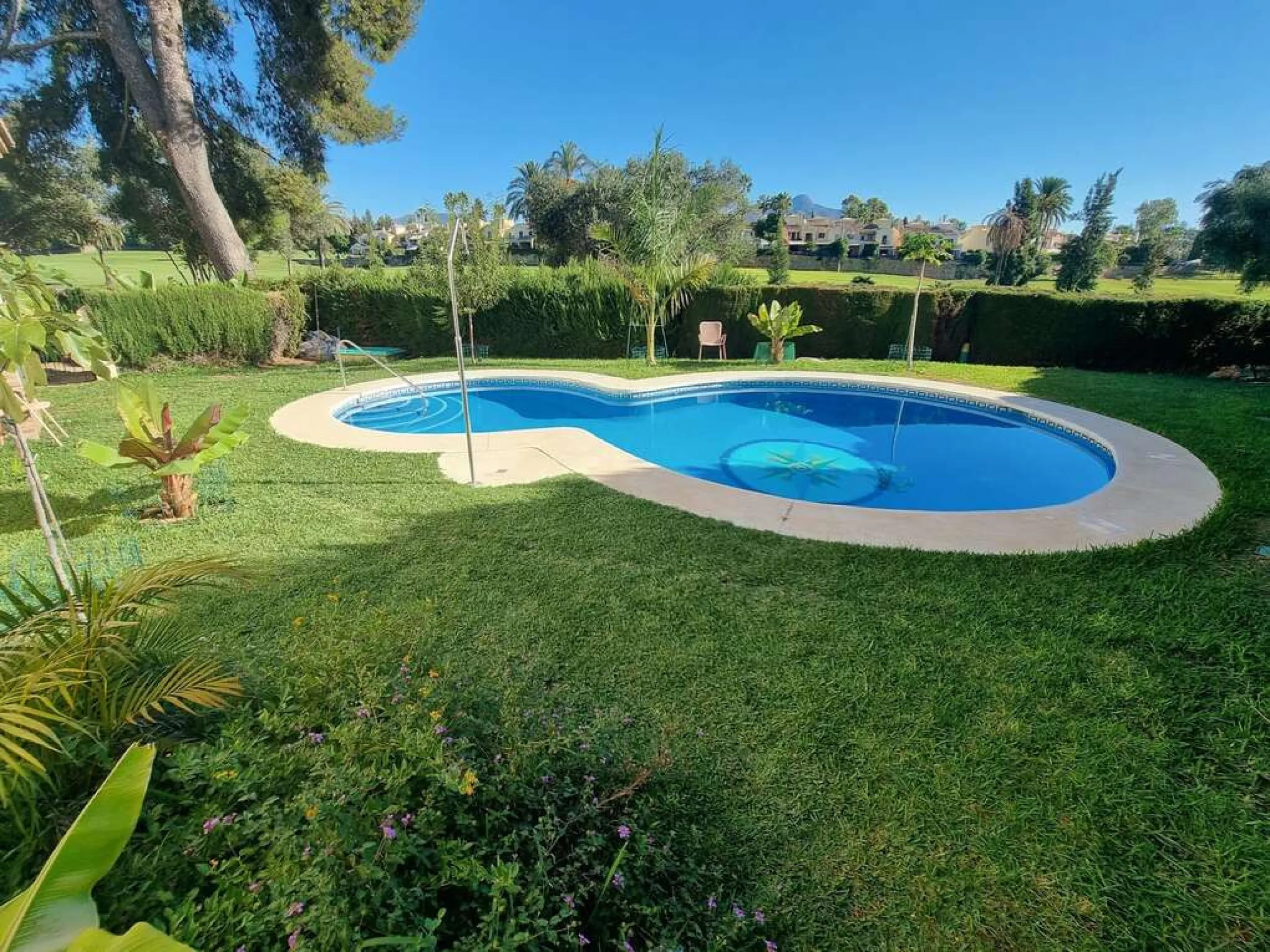 House - Semi-Detached House в продаже в Marbella, Málaga. В доме 4 спален и 4 ванных комнат. Площадь дома 254 м². Площадь участка 246 м²