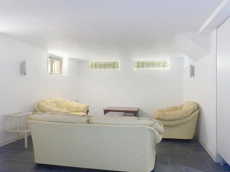 House - Semi-Detached House в продаже в Marbella, Málaga. В доме 4 спален и 4 ванных комнат. Площадь дома 254 м². Площадь участка 246 м²