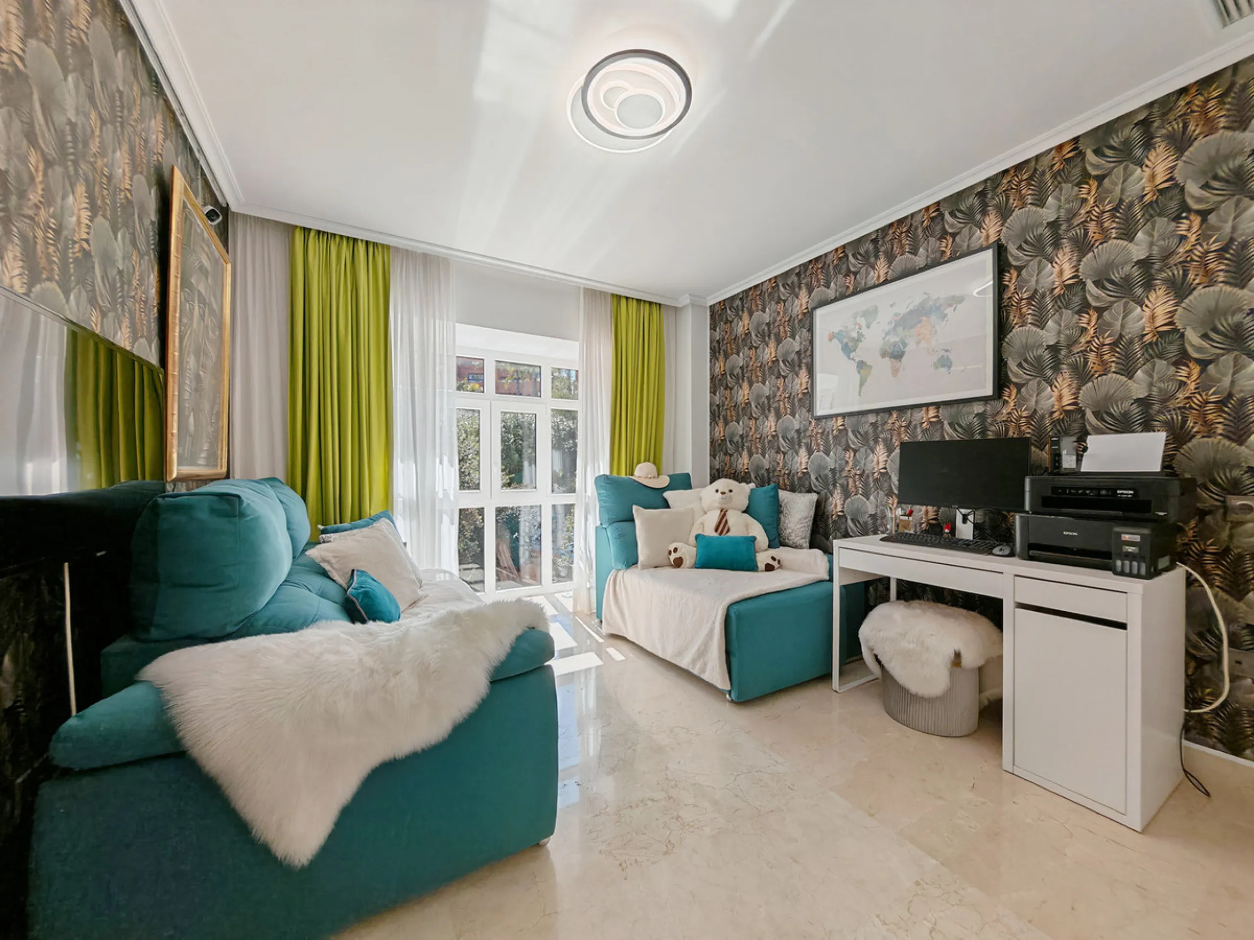 Apartment - Duplex в продаже в Marbella, Málaga. В доме 3 спален и 3 ванных комнат. Площадь дома 270 м²