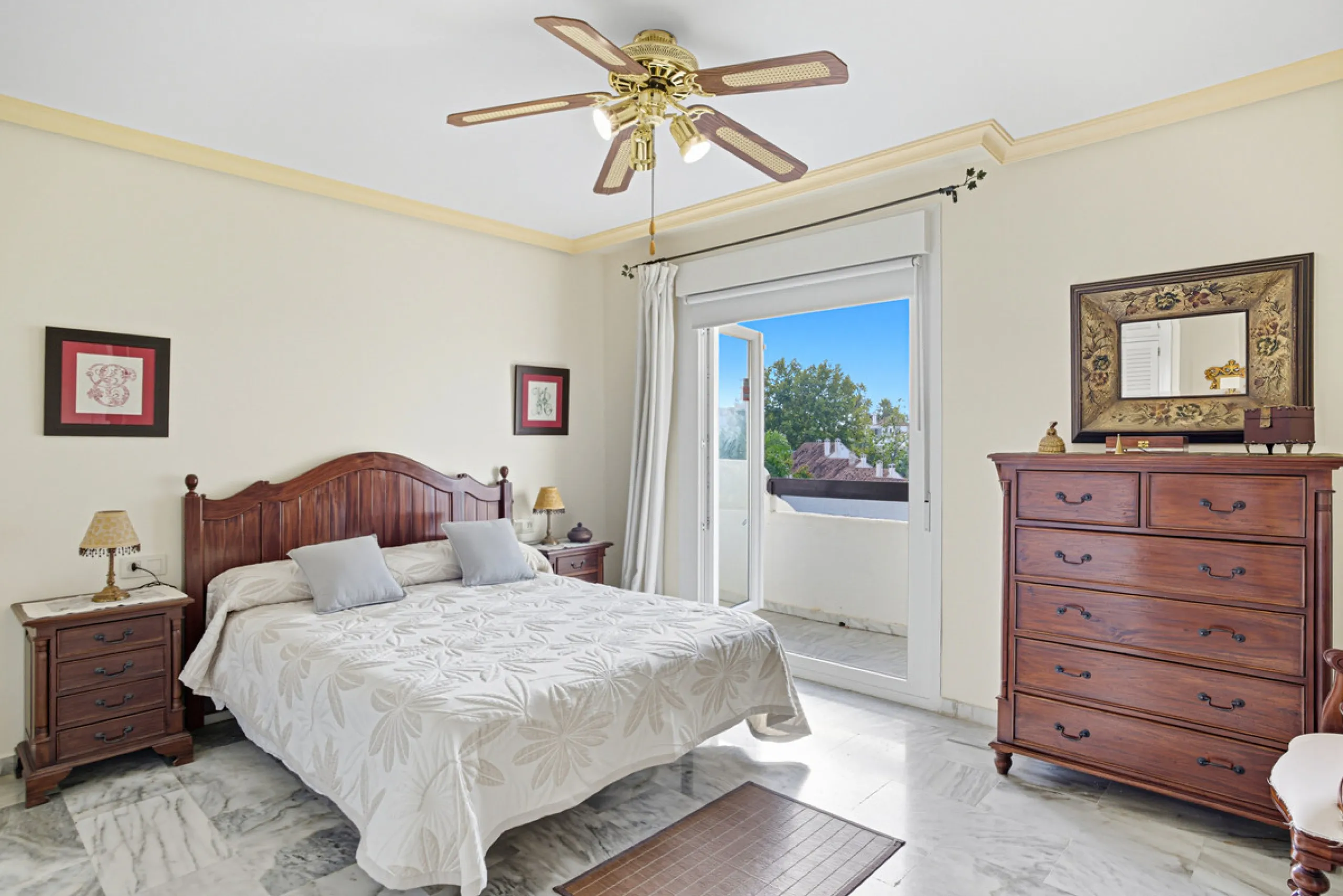 This three-bedroom, south-facing townhouse is set in the sought-after gated community of El Capricho on Marbella's Golden Mile is bursting with potential, offering spacious tropical gardens and two communal swimming pools. Ideally located within walking d