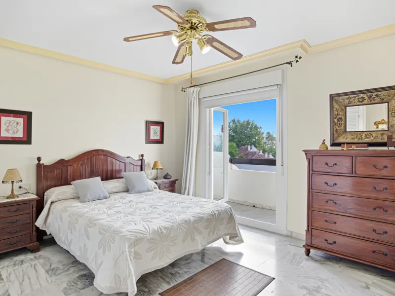 This three-bedroom, south-facing townhouse is set in the sought-after gated community of El Capricho on Marbella's Golden Mile is bursting with potential, offering spacious tropical gardens and two communal swimming pools. Ideally located within walking d