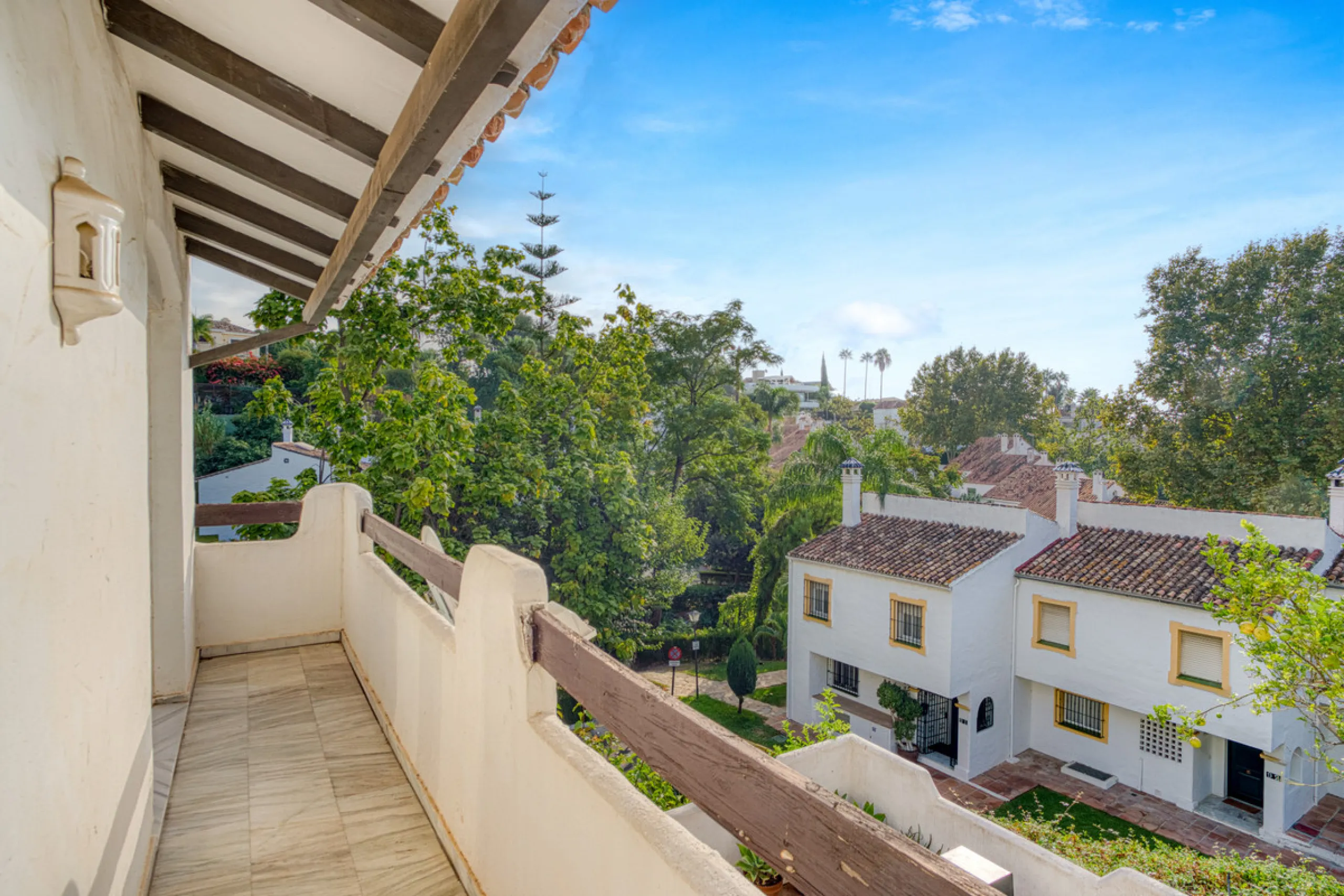 This three-bedroom, south-facing townhouse is set in the sought-after gated community of El Capricho on Marbella's Golden Mile is bursting with potential, offering spacious tropical gardens and two communal swimming pools. Ideally located within walking d