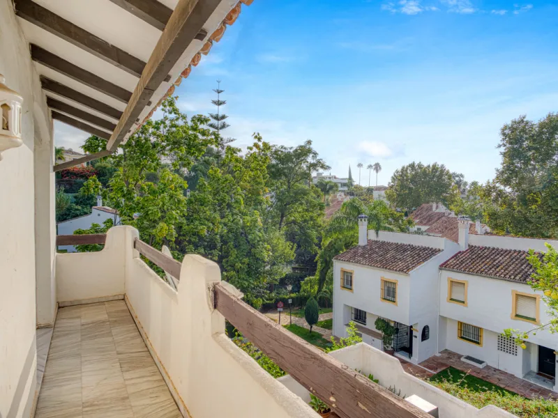 This three-bedroom, south-facing townhouse is set in the sought-after gated community of El Capricho on Marbella's Golden Mile is bursting with potential, offering spacious tropical gardens and two communal swimming pools. Ideally located within walking d