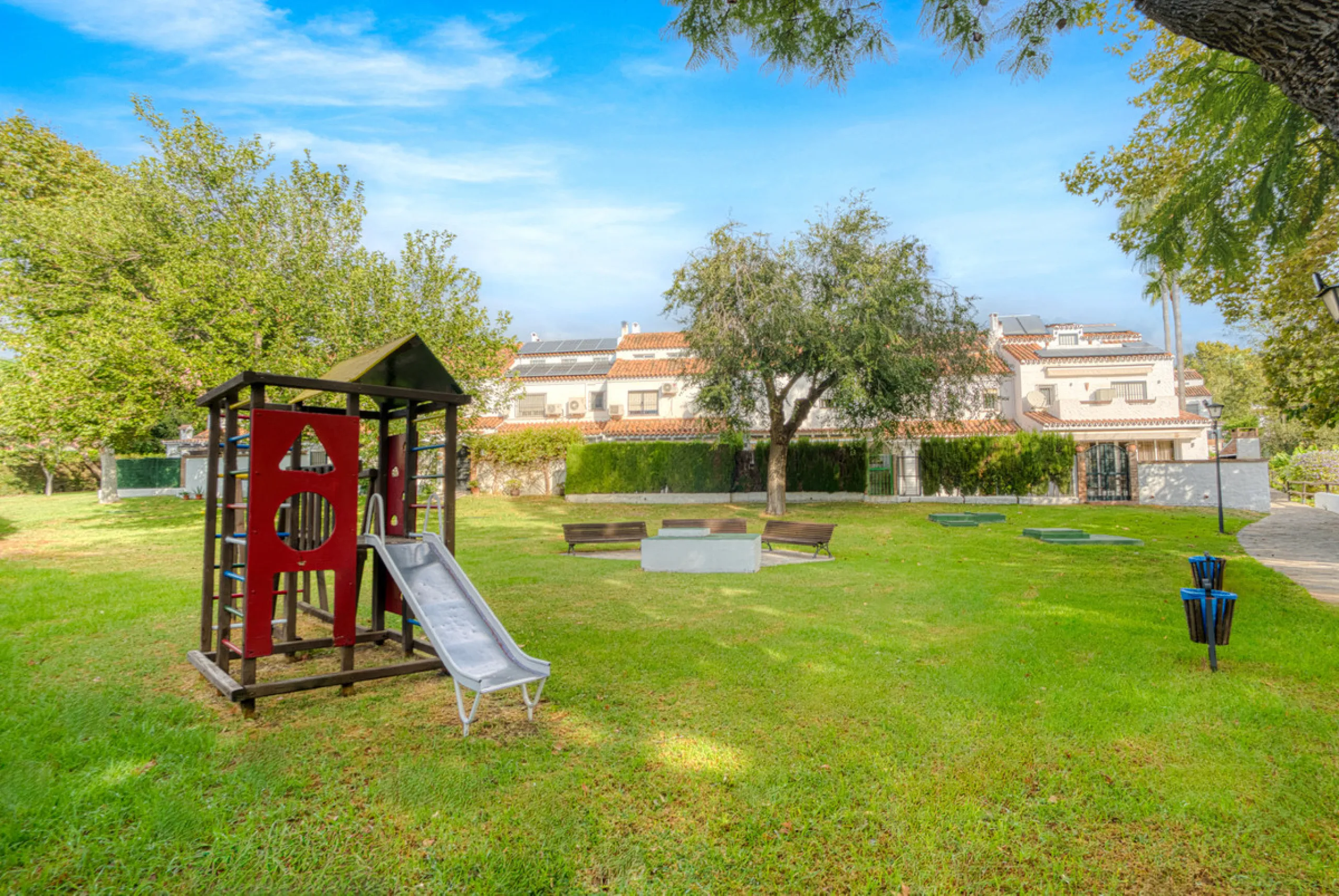 This three-bedroom, south-facing townhouse is set in the sought-after gated community of El Capricho on Marbella's Golden Mile is bursting with potential, offering spacious tropical gardens and two communal swimming pools. Ideally located within walking d