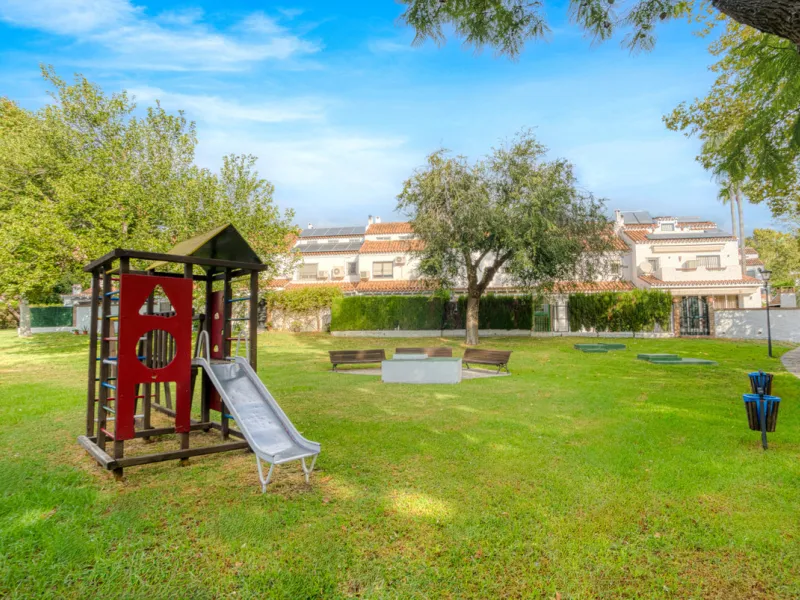 This three-bedroom, south-facing townhouse is set in the sought-after gated community of El Capricho on Marbella's Golden Mile is bursting with potential, offering spacious tropical gardens and two communal swimming pools. Ideally located within walking d