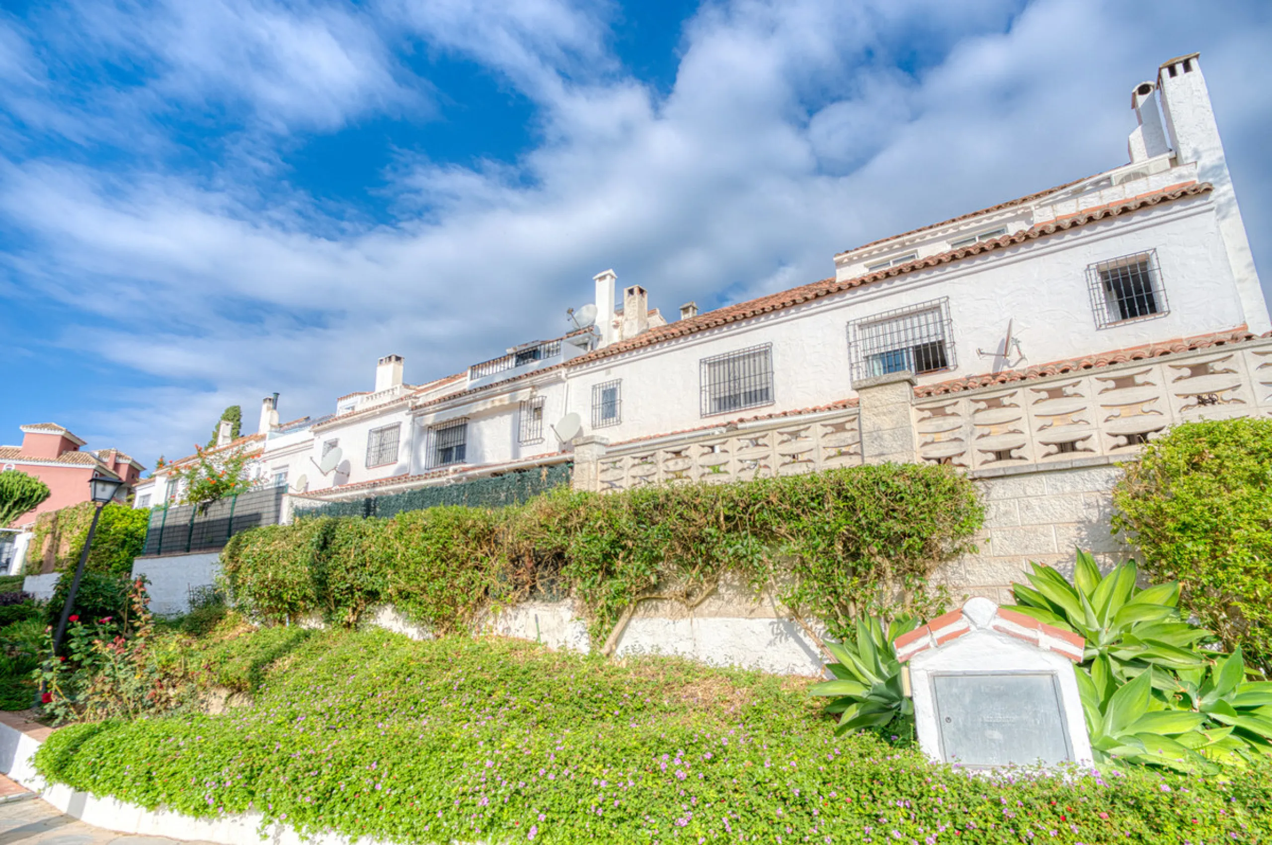 This three-bedroom, south-facing townhouse is set in the sought-after gated community of El Capricho on Marbella's Golden Mile is bursting with potential, offering spacious tropical gardens and two communal swimming pools. Ideally located within walking d