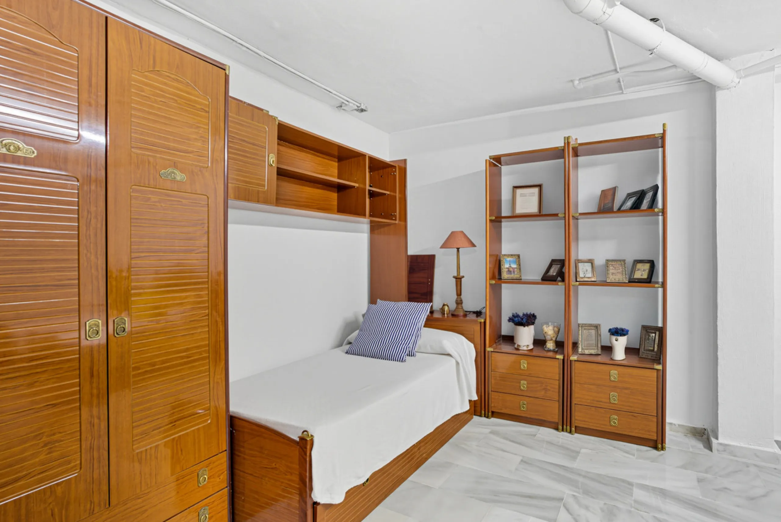 This three-bedroom, south-facing townhouse is set in the sought-after gated community of El Capricho on Marbella's Golden Mile is bursting with potential, offering spacious tropical gardens and two communal swimming pools. Ideally located within walking d