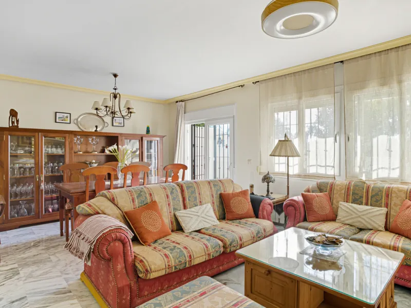 This three-bedroom, south-facing townhouse is set in the sought-after gated community of El Capricho on Marbella's Golden Mile is bursting with potential, offering spacious tropical gardens and two communal swimming pools. Ideally located within walking d