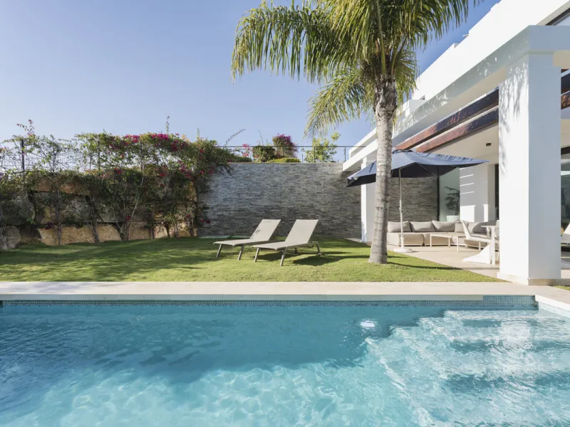 House - Semi-Detached House в продаже в Marbella, Málaga. В доме 5 спален и 5 ванных комнат. Площадь дома 310 м². Площадь участка 360 м²