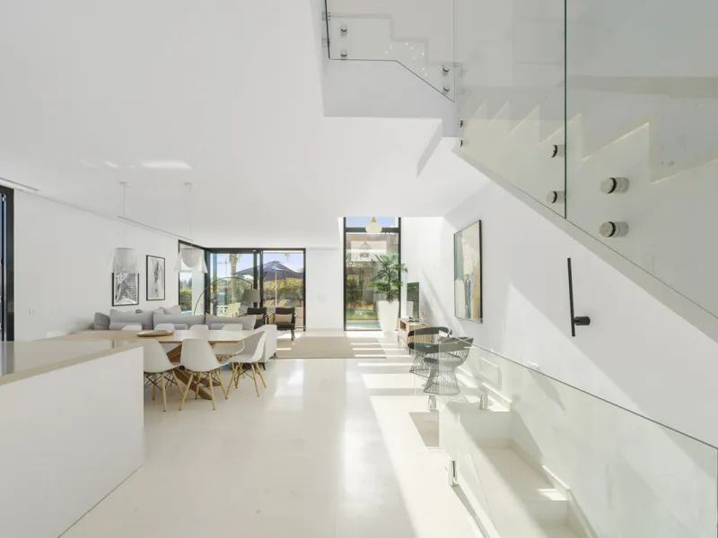 House - Semi-Detached House в продаже в Marbella, Málaga. В доме 5 спален и 5 ванных комнат. Площадь дома 310 м². Площадь участка 360 м²